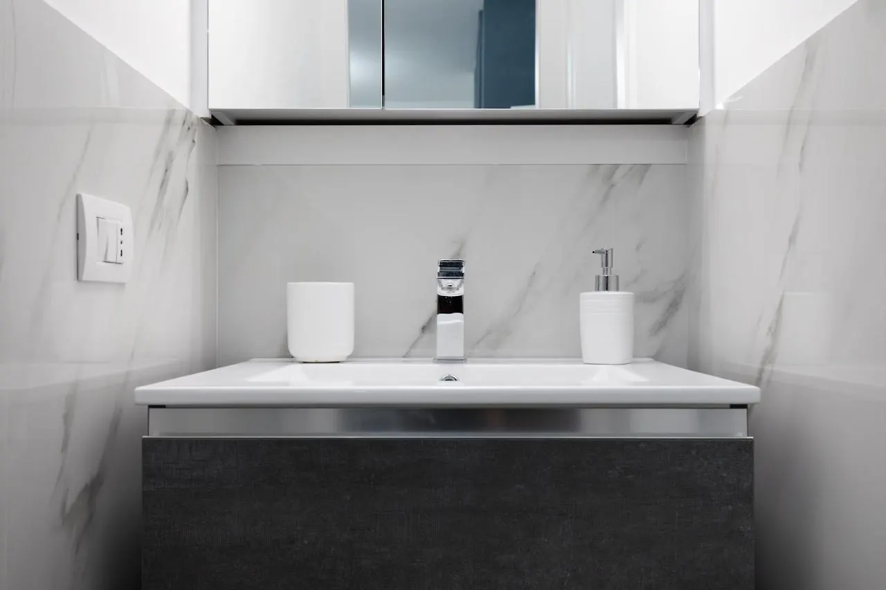 Divi Apartments Milano Navigli Suite 0*, Milan Italy